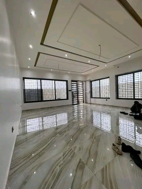 Villa R+2 à vendre à Ouedo