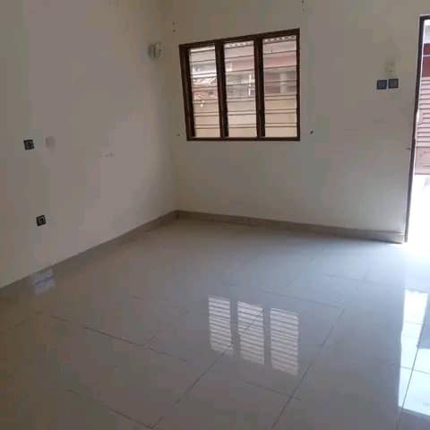 A louer appartement à Agla les pylones