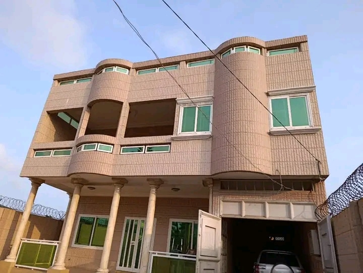 Bureaux Immeuble à louer Fidjrosse